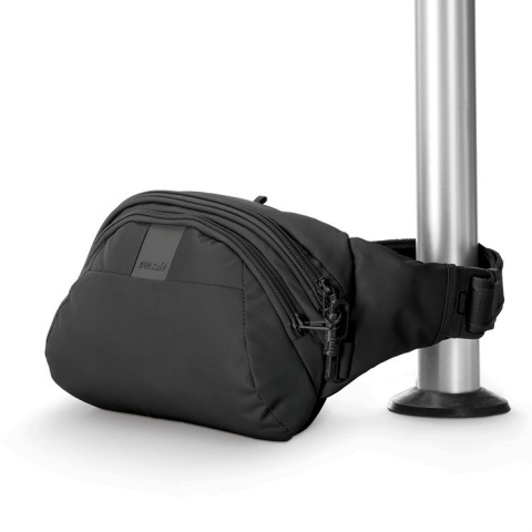 sklep pływacki aqua-swim.pl BIODRÓWKA ANTYKRADZIEŻOWA METROSAFE LS120 PACSAFE BLACK przypięte sklep pływacki aqua-swim.pl BIODRÓWKA ANTYKRADZIEŻOWA METROSAFE LS120 PACSAFE BLACK przypięte